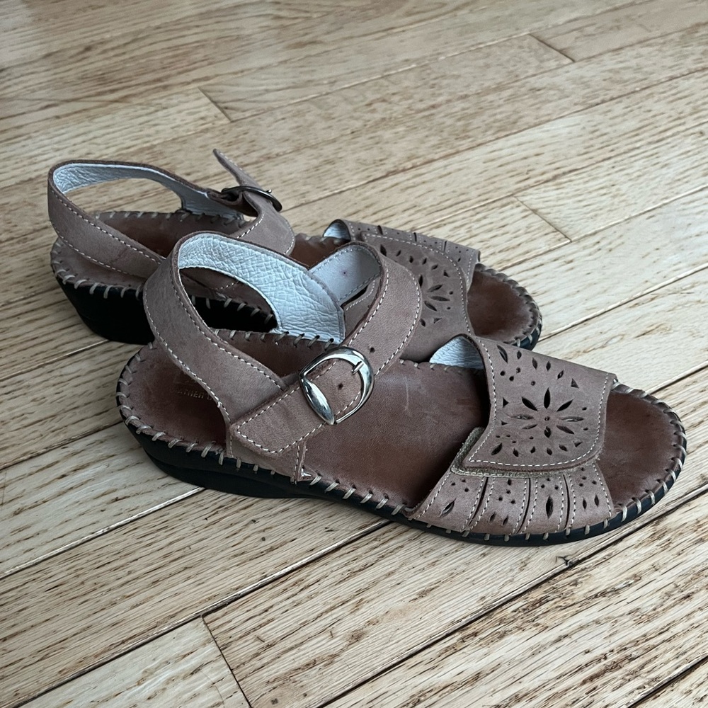 Tan Comfort Sandals with Woven Design Size 6.5